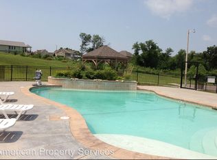 800 Oakbrook Pl, Manhattan, KS 66503
