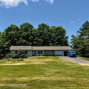 295 Fox Farm Rd, Gouldsboro, PA, 18424