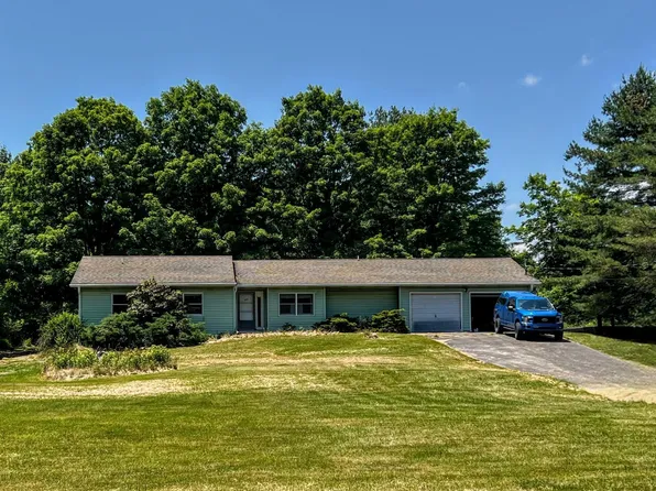 295 Fox Farm Rd, Gouldsboro, PA 18424