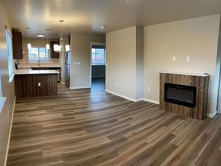 Salmon Crossing Apartments — Photo 6