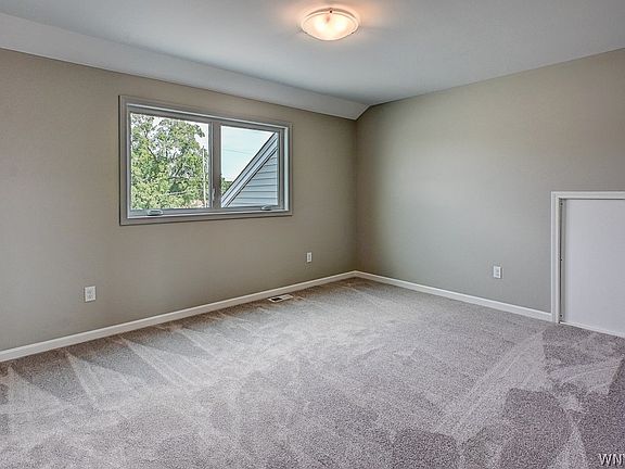 5th image of 160 Cloverleaf Ct #2