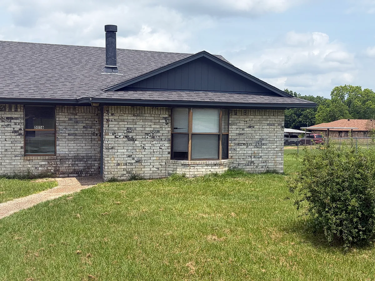 Building Photo - 5056 Oak Hill Dr