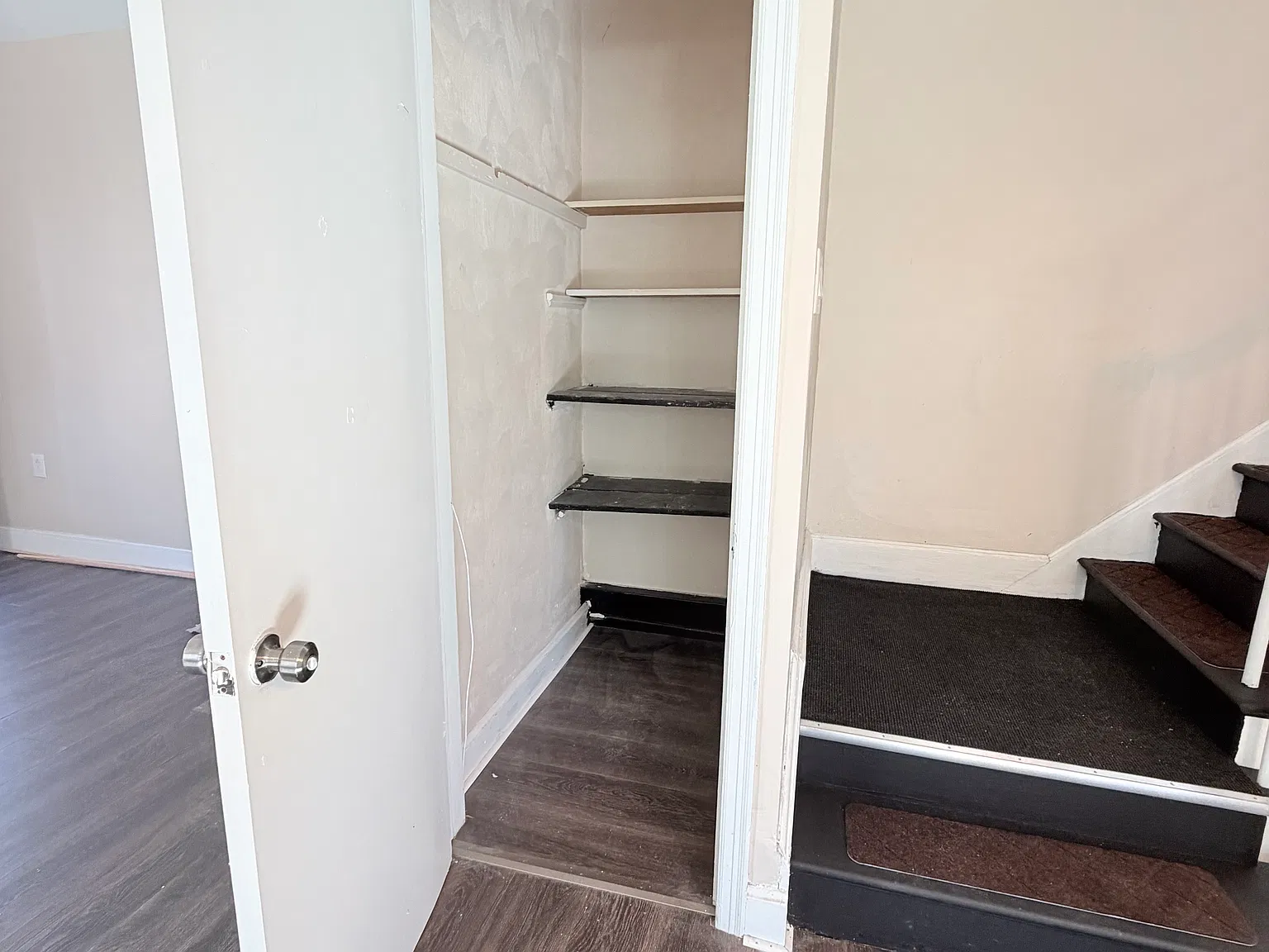 5 bed, 1200 sqft, $1,800 — Photo 4
