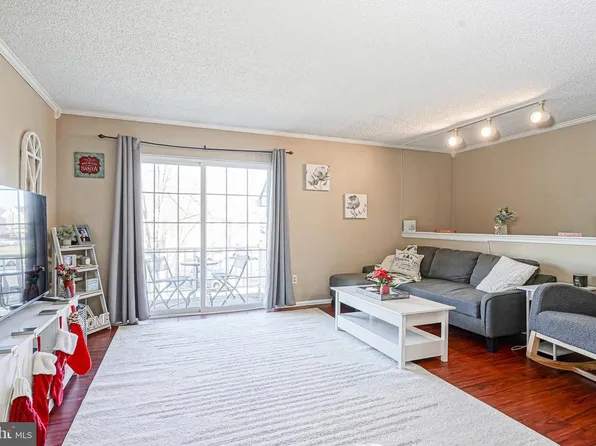 2402 Sedgefield Dr, Mount Laurel, NJ 08054