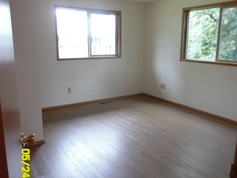 745 SE Alethea Way — Photo 11