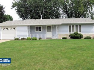 916 Meadow Ln, Mayville, WI 53050