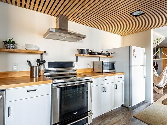 4th image of 2158 Brookview Dr Unit B