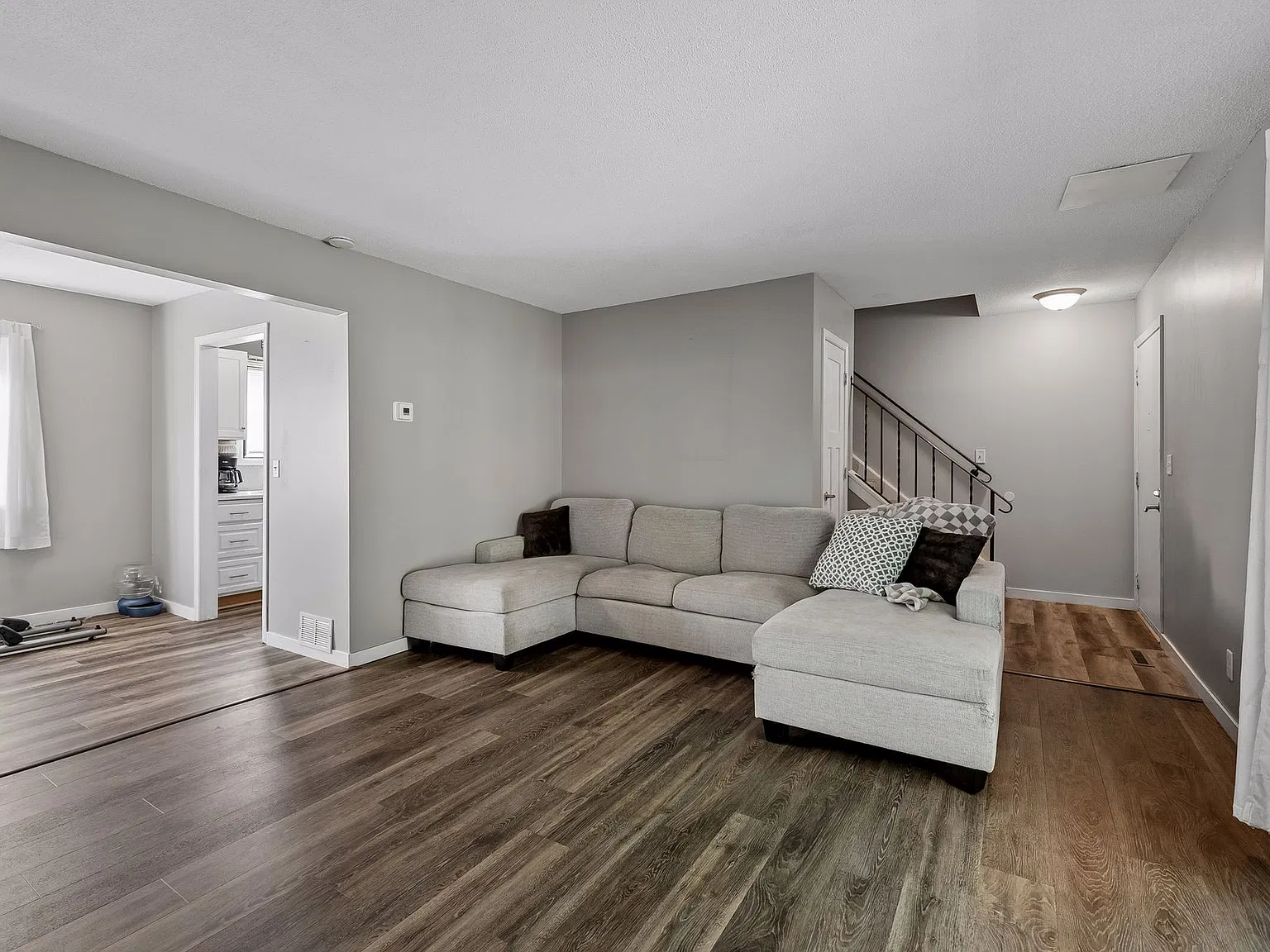 2 bed, 1054 sqft, $1,000 — Photo 3