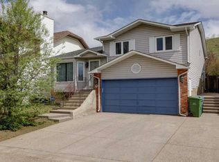 36 W Hawksley Cres NW, Calgary, AB T3G 3B9