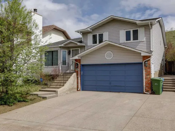 36 W Hawksley Cres NW, Calgary, AB T3G 3B9