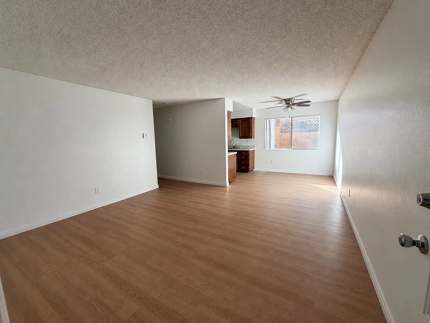 2 bed, 1000 sqft, $3,000 — Photo 4