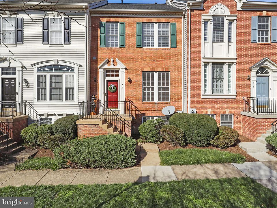 1st image of 915 Harrison Cir
