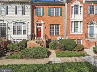 915 Harrison Cir, Alexandria, VA 22304