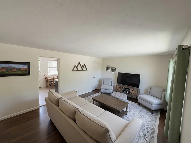 1017 E Columbia St — Photo 3