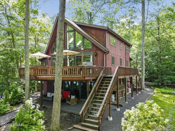 1442 Lakeland Dr, Lake Ariel, PA 18436