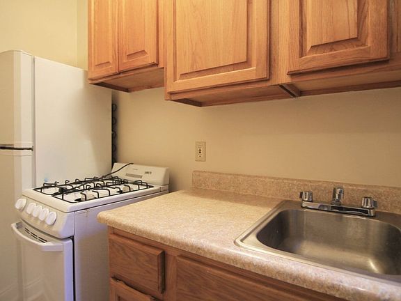 5th image of 712 W 184th St APT B