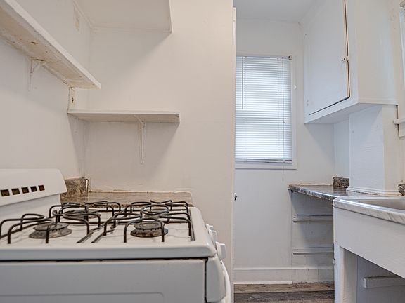 2nd image of 426 N Lake St #3
