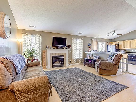3rd image of 8690 Butterfield Ct