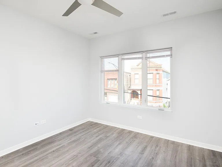 1813 W Cermak Rd #3 — Photo 2