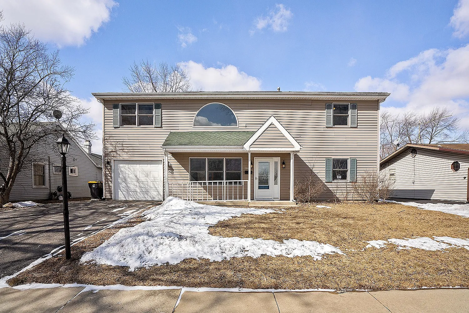 704 Parkside Cir photo 1