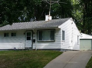 1921 Rookwood Rd, Cleveland, OH 44112