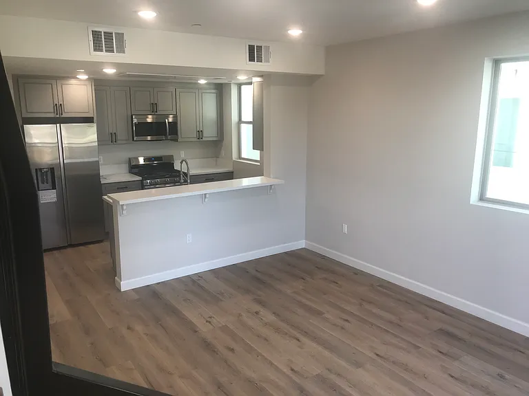 5120 Cahuenga Blvd #103 — Photo 28