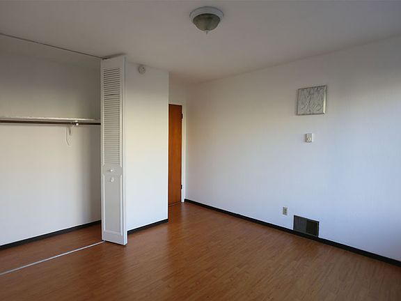 4th image of 226 10th Ave APT 3