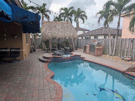 3rd image of 2924 SW 144th Pl