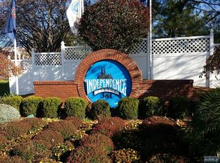 317 Franklin Ct, Edgewater, NJ 07020