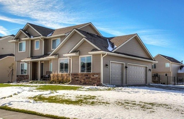 1st image of 2090 SE Crabapple Ct