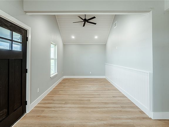 4th image of 324 W Live Oak Ln
