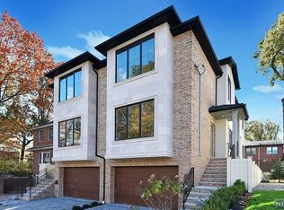 290 Tom Hunter Rd #B, Fort Lee, NJ 07024