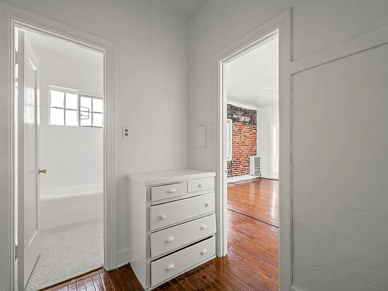 129 N Oxford Ave — Photo 10