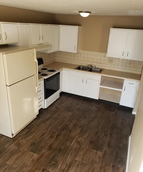 1st image of 848 Gordon Smith Blvd