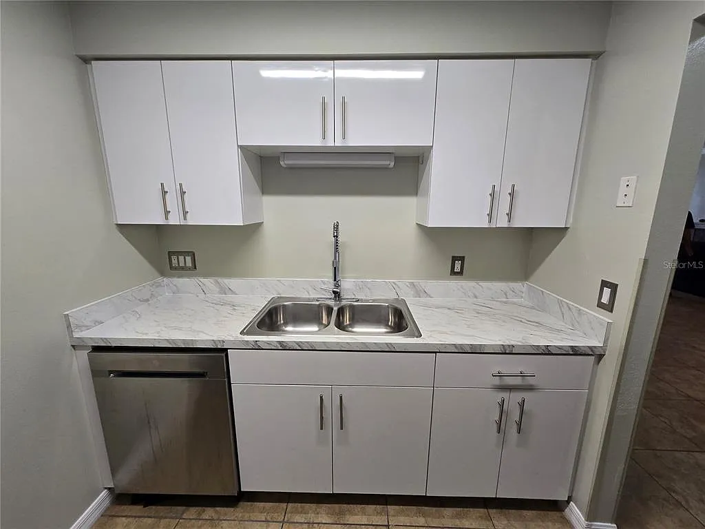 2 bed, 2.0 bath, 851 sqft, $1,600 — Photo 4