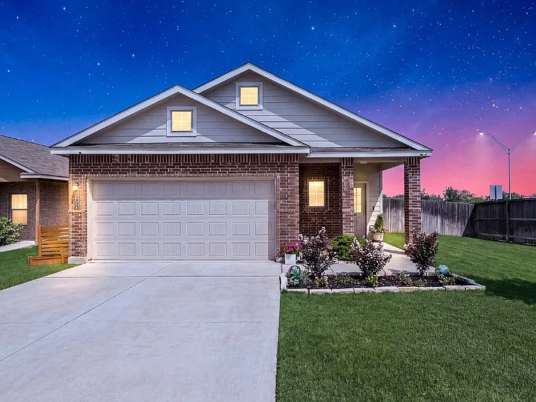 5702 Cicada Cir — Photo 1