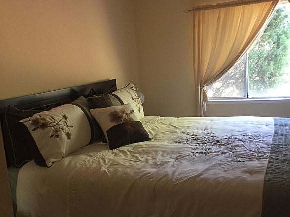 4th image of 1401 Deerfield Cir