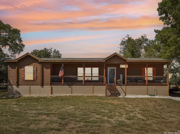 435 CHAPARRAL DR, Bandera, TX 78003