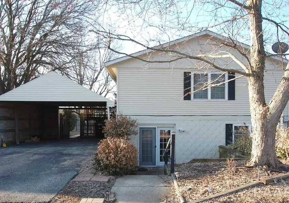 Main Entrance to Bottom Unit