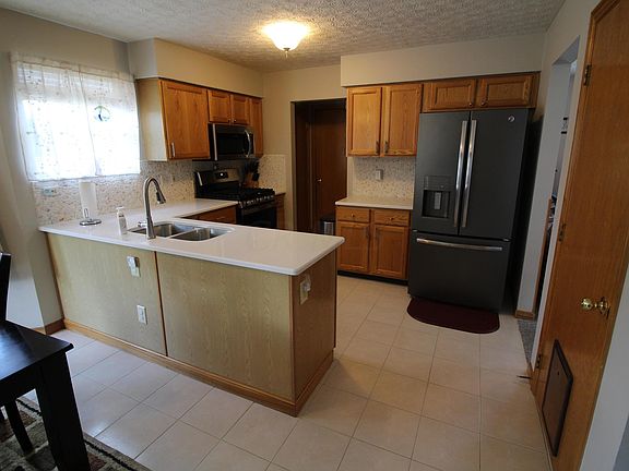 4th image of 1039 Barclay Dr