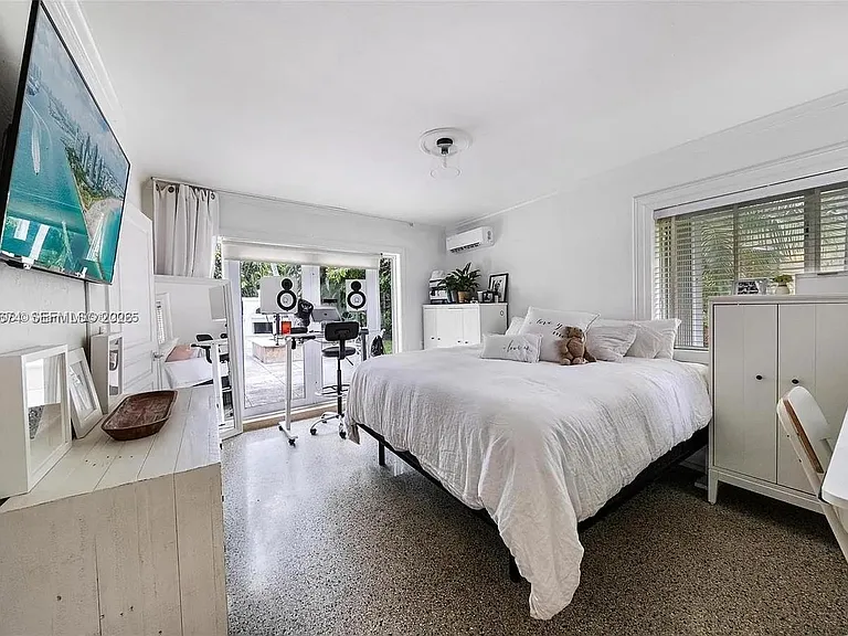 1255 NE 93rd St — Photo 36
