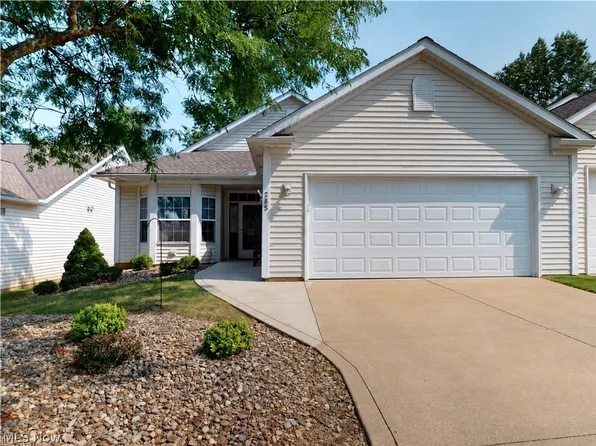 285 Village Dr #23, Seven Hills, OH 44131
