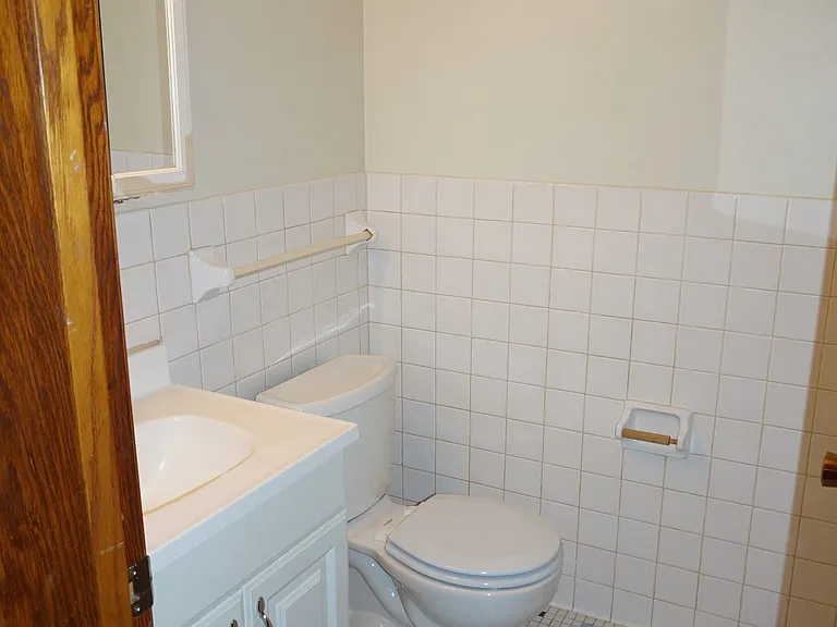 Como Lakes Apartments — Photo 37