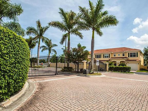 3rd image of 460 Marbella Dr