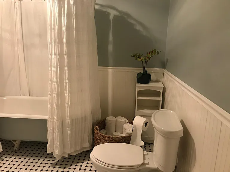 2608 Leclaire St #UPSTAIRS — Photo 6