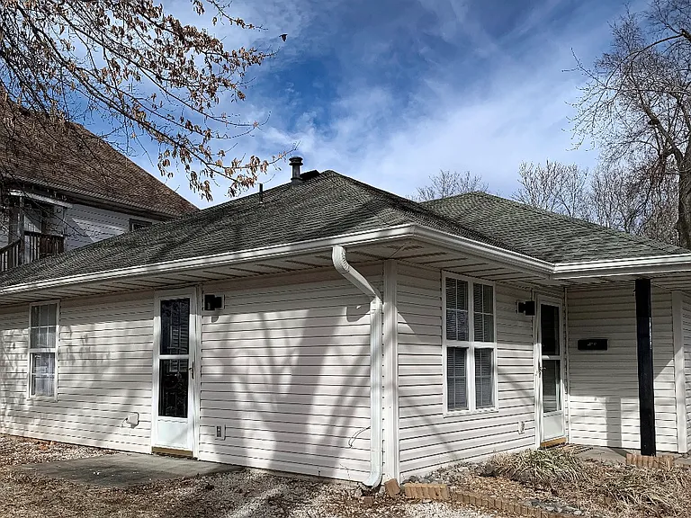 903 W Walnut St #A — Photo 1