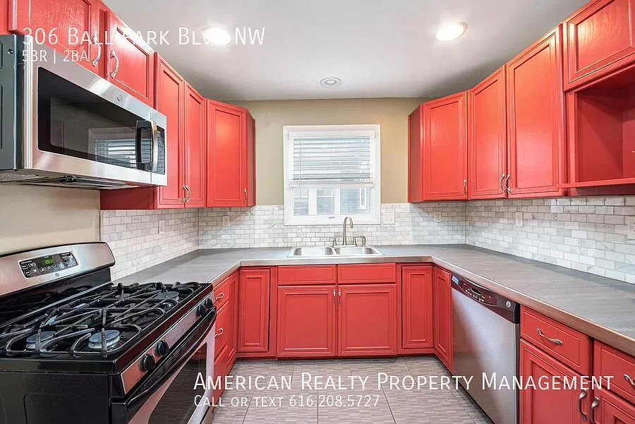 5 bed, 2870 sqft, $3,400 — Photo 3