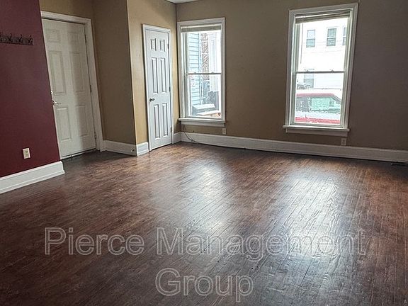 4th image of 15 Franklin St #1