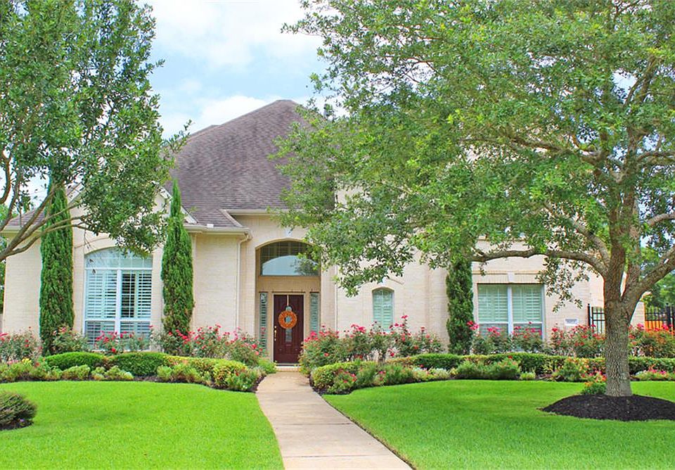 1st image of 3922 Breezeway Dr