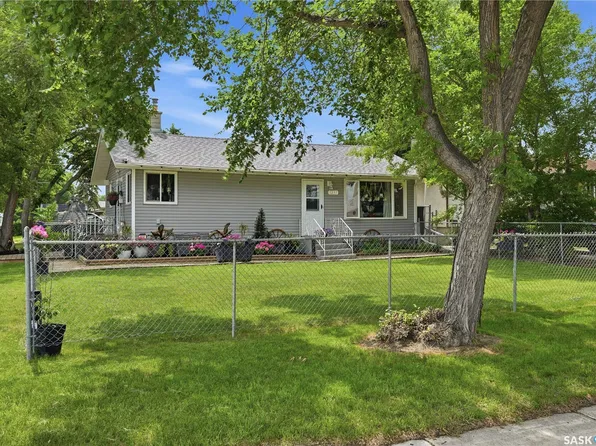 1237 10th Avenue E, Regina, SK S4N 0J4